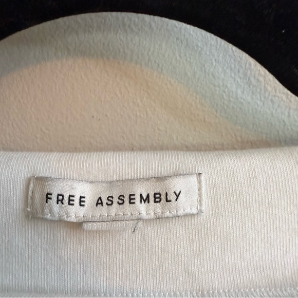 Free Assembly White Ruffled Flutter Sleeve Blouse - Picture 3 of 5